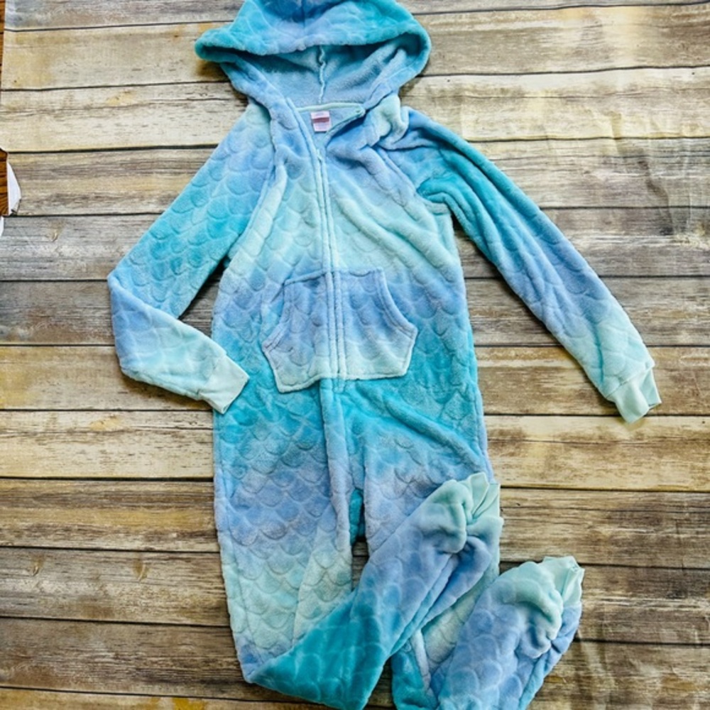 Girls warm & cozy onesie! Size 14/16
